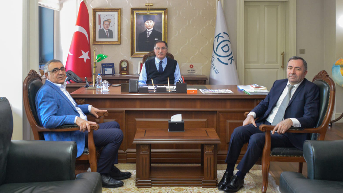 Türk Demokrasi Vakfı Başkanı Sayın Baki Mert ve Yönetim Kurulu Üyemiz Sayın Metin Işık Kamu Denetçiliği Kurumu Başkanı Sayın Şeref Malkoç’u ziyaret etti